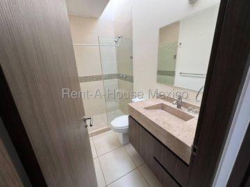Venta Casa en zona de El Mirador 2 Recamaras 3 Baños Dentro de Condominio Privado