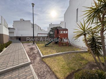 Venta Casa en zona de El Mirador 2 Recamaras 3 Baños Dentro de Condominio Privado