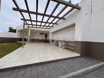 Venta Casa en zona de El Mirador 2 Recamaras 3 Baños Dentro de Condominio Privado