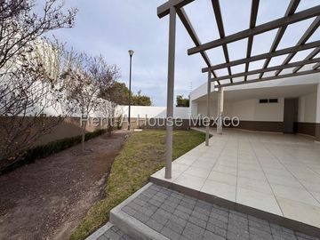 Venta Casa en zona de El Mirador 2 Recamaras 3 Baños Dentro de Condominio Privado