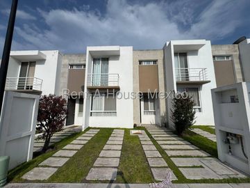 Venta Casa en zona de El Mirador 2 Recamaras 3 Baños Dentro de Condominio Privado