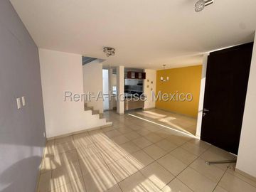 Venta Casa en zona de El Mirador 2 Recamaras 3 Baños Dentro de Condominio Privado