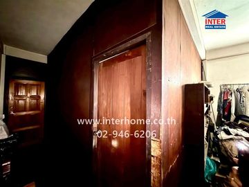 4.5-story commercial building, 17 sq.wa., located on Soi Phetchaburi 7, Phetchaburi Road, Phaya Thai District, Bangkok.