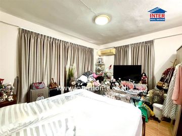 4.5-story commercial building, 17 sq.wa., located on Soi Phetchaburi 7, Phetchaburi Road, Phaya Thai District, Bangkok.