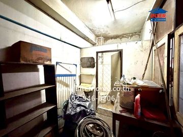 4.5-story commercial building, 17 sq.wa., located on Soi Phetchaburi 7, Phetchaburi Road, Phaya Thai District, Bangkok.