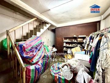 4.5-story commercial building, 17 sq.wa., located on Soi Phetchaburi 7, Phetchaburi Road, Phaya Thai District, Bangkok.