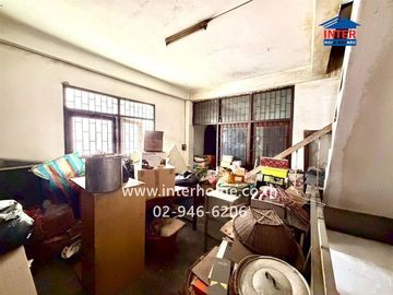 4.5-story commercial building, 17 sq.wa., located on Soi Phetchaburi 7, Phetchaburi Road, Phaya Thai District, Bangkok.