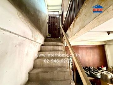 4.5-story commercial building, 17 sq.wa., located on Soi Phetchaburi 7, Phetchaburi Road, Phaya Thai District, Bangkok.
