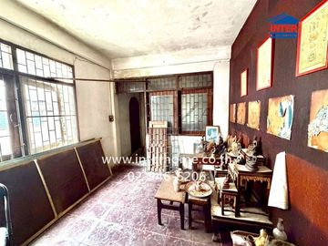 4.5-story commercial building, 17 sq.wa., located on Soi Phetchaburi 7, Phetchaburi Road, Phaya Thai District, Bangkok.
