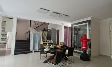Rumah Pakuwon Indah Surabaya Villa Bukit Regency