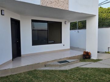 Casa en Venta Cuautla Morelos, en Fraccionamiento Volcanes excelente ubicacion a un lado de The Home Deapot, oportunidad de inversion