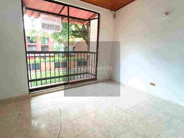 Tu Nuevo Hogar en Fuentes de Camino Real – Excelente Espacio y Ubicación