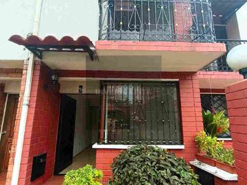 Tu Nuevo Hogar en Fuentes de Camino Real – Excelente Espacio y Ubicación