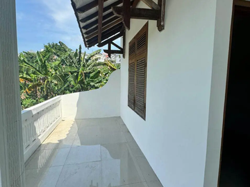 Rumah 2 Lt Hook di Bukit Seruni, Sendangmulyo Tembalang Semarang