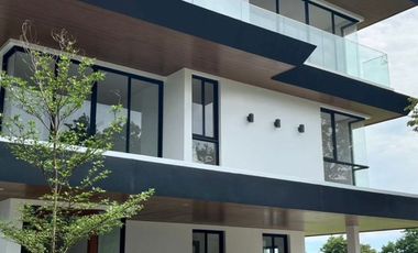 New Deluxe 5 Bedroom House and Lot for Sale in Alabang West, Las Piñas City