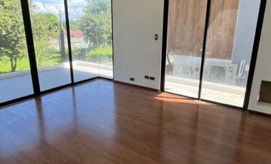 New Deluxe 5 Bedroom House and Lot for Sale in Alabang West, Las Piñas City