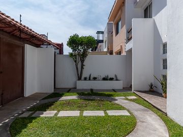CASA EN VENTA MILENIO, 3 RECAMARAS, 3.5 BAÑOS, CTO. DE SERVICIO, 2 AUTOS, CERCA DE TODO CAMINANDO, EXCELENTE OPCIÓN