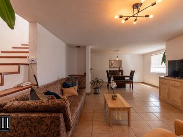 CASA EN VENTA MILENIO, 3 RECAMARAS, 3.5 BAÑOS, CTO. DE SERVICIO, 2 AUTOS, CERCA DE TODO CAMINANDO, EXCELENTE OPCIÓN