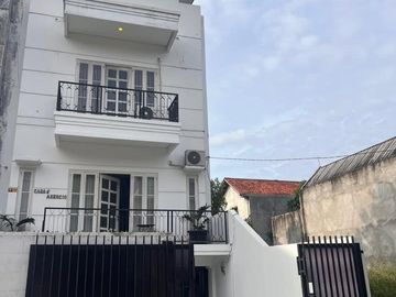 Dijual Rumah 3 Lantai dengan Basement & Rooftop Dekat MRT Lebak Bulus & Labschool Cirendeu