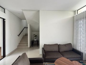 Y. DISEWAKAN RUMAH SUMMARECON BANDUNG CLUSTER FLORA TYPE FANNYA PREMIUM