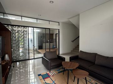Y. DISEWAKAN RUMAH SUMMARECON BANDUNG CLUSTER FLORA TYPE FANNYA PREMIUM