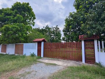 96083 - ขายด่วน! บ้านสวนสไตล์รีสอร์ต 3 หลัง เหมาะทำบ้านพักตากอากาศ โฮมสเตย์ คาเฟ่และwellness อยู่ตำบลทุ่งคอก อำเภอสองพี่น้อง จังหวัด สุพรรณบุรี ใกล้ปั