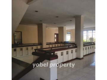 GEDUNG 4 LANTAI RAYA DARMO PUSAT KOTA SURABAYA