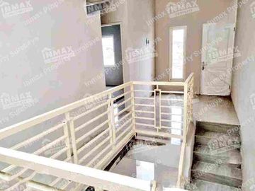 Dijual rumah 2 lantai minimalis baru bonus AC