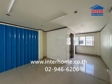 Four-story commercial building, 81.8 square wah (approximately 324.8 sq m), located at the entrance of Soi Ekachai 91, Ekachai Road, Bang Khun Thian D
