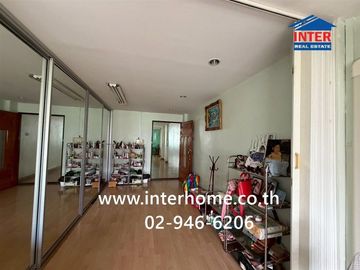 Four-story commercial building, 81.8 square wah (approximately 324.8 sq m), located at the entrance of Soi Ekachai 91, Ekachai Road, Bang Khun Thian D