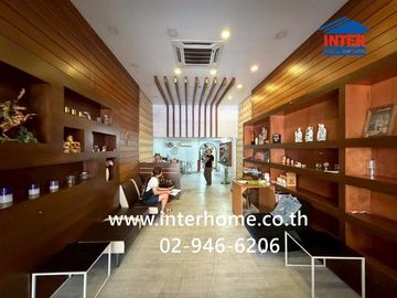 Four-story commercial building, 81.8 square wah (approximately 324.8 sq m), located at the entrance of Soi Ekachai 91, Ekachai Road, Bang Khun Thian D