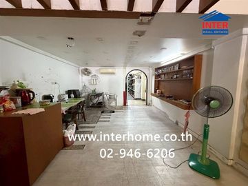 Four-story commercial building, 81.8 square wah (approximately 324.8 sq m), located at the entrance of Soi Ekachai 91, Ekachai Road, Bang Khun Thian D