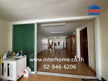 Four-story commercial building, 81.8 square wah (approximately 324.8 sq m), located at the entrance of Soi Ekachai 91, Ekachai Road, Bang Khun Thian D