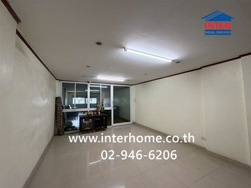 Four-story commercial building, 81.8 square wah (approximately 324.8 sq m), located at the entrance of Soi Ekachai 91, Ekachai Road, Bang Khun Thian D