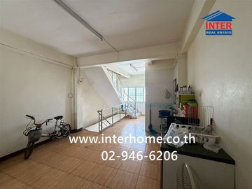 Four-story commercial building, 81.8 square wah (approximately 324.8 sq m), located at the entrance of Soi Ekachai 91, Ekachai Road, Bang Khun Thian D