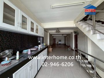 Four-story commercial building, 81.8 square wah (approximately 324.8 sq m), located at the entrance of Soi Ekachai 91, Ekachai Road, Bang Khun Thian D