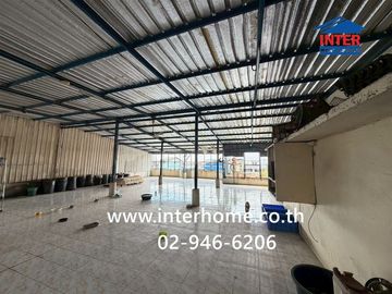Four-story commercial building, 81.8 square wah (approximately 324.8 sq m), located at the entrance of Soi Ekachai 91, Ekachai Road, Bang Khun Thian D