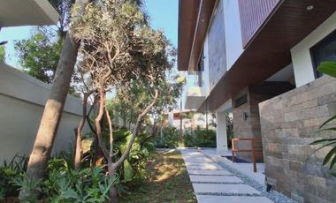 New Elegant 6 Bedroom House and Lot for Sale in Merville Park, Parañaque City