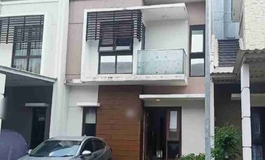Disewakan rumah 2 lantai di cluster burgundy summarecon bekasi