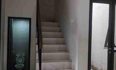Disewakan rumah 2 lantai di cluster burgundy summarecon bekasi