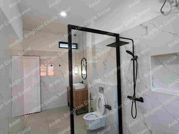 RUMAH MODERN 4 KAMAR TIDUR YANG BARU DIRENOVASI DAN DILENGKAPI PERABOT DI SANUR