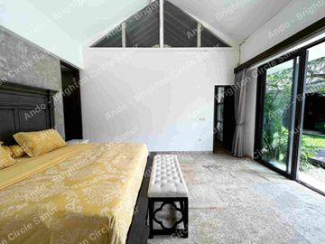 4 BR EXCLUSIVE SPACIOUS VILLA FURNISHED IN BATU BELIG CANGGU