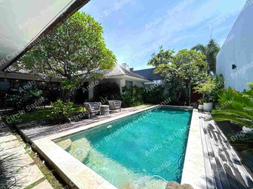 4 BR EXCLUSIVE SPACIOUS VILLA FURNISHED IN BATU BELIG CANGGU