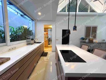 4 BR EXCLUSIVE SPACIOUS VILLA FURNISHED IN BATU BELIG CANGGU