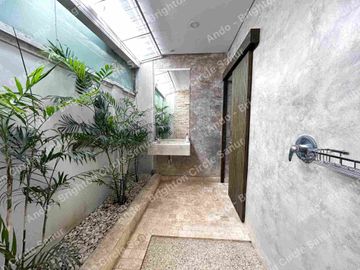 4 BR EXCLUSIVE SPACIOUS VILLA FURNISHED IN BATU BELIG CANGGU
