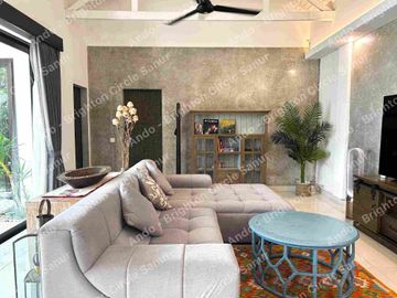 4 BR EXCLUSIVE SPACIOUS VILLA FURNISHED IN BATU BELIG CANGGU