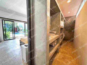 4 BR EXCLUSIVE SPACIOUS VILLA FURNISHED IN BATU BELIG CANGGU