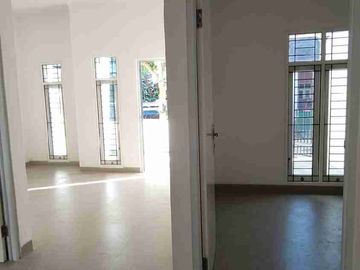 Di jual cepat rumah siap huni anti rayap di Cluster Barleria f2