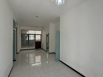 Disewakan Rumah di Sutorejo Prima depan taman