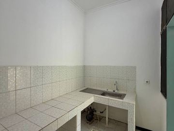 Disewakan Rumah di Sutorejo Prima depan taman